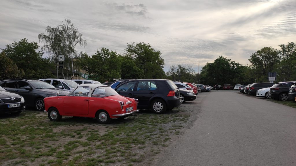 Goggo beim historischen Motorsport in Hockenheim